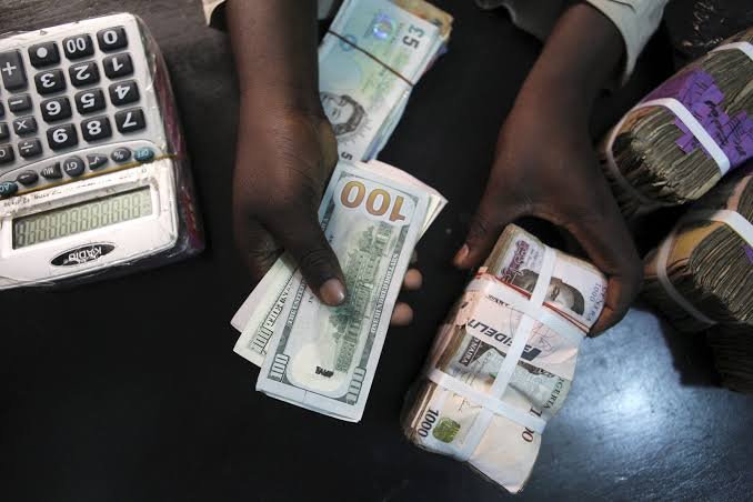 Nigeria Opens Up Forex Market to Tackle Naira Crisis