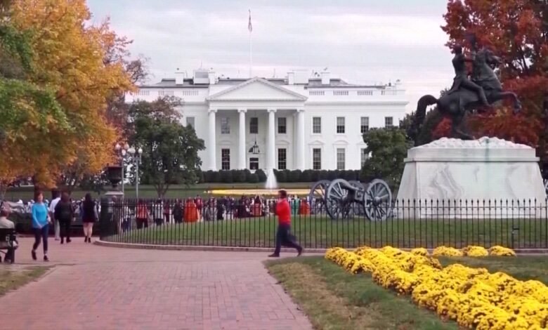 US gov't Shuts Down After Senate Rejects Funding Plans